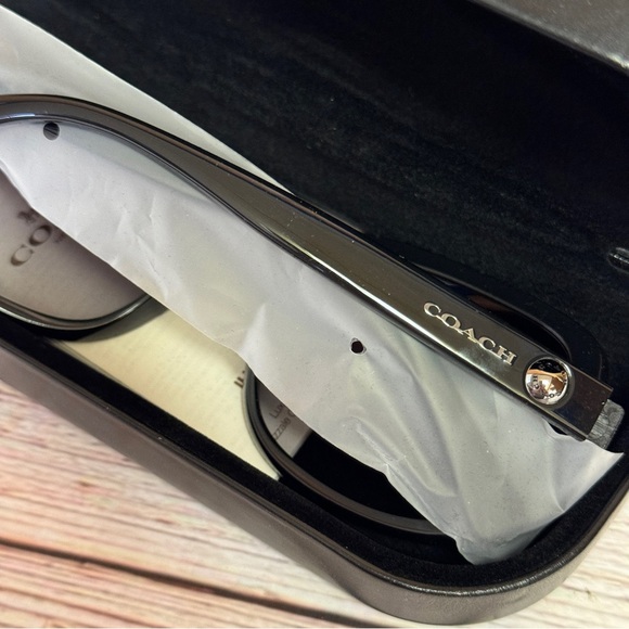 Coach L149 Sunglasses 500211-57 - Black Frame, Grey Gradient HC8169-500211-57 - Picture 4 of 5